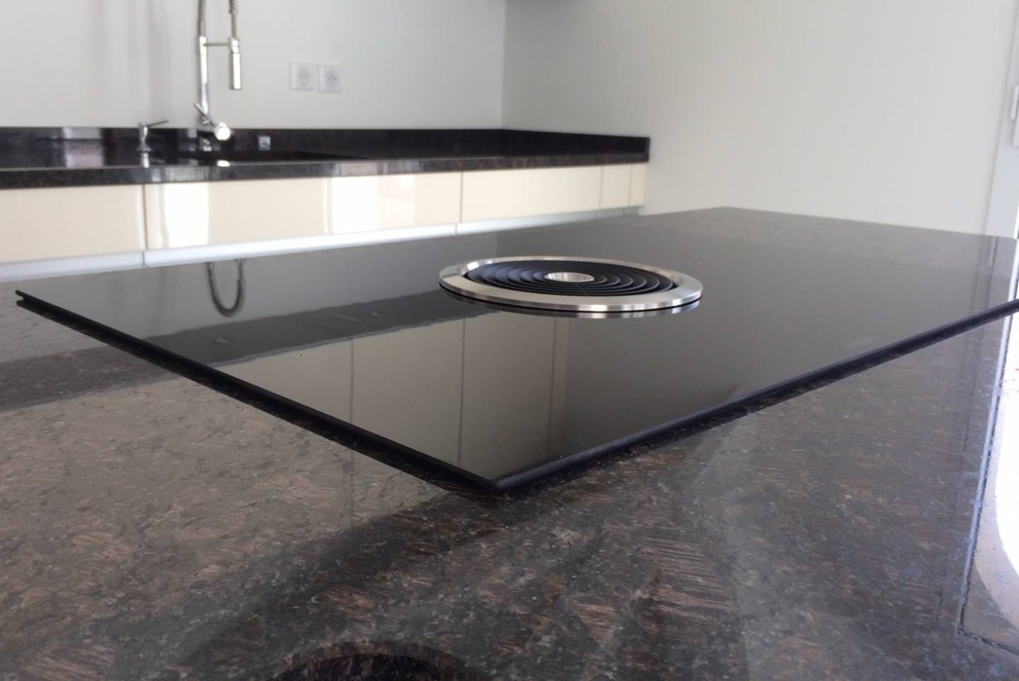 "Plaque-hotte" découpe brut