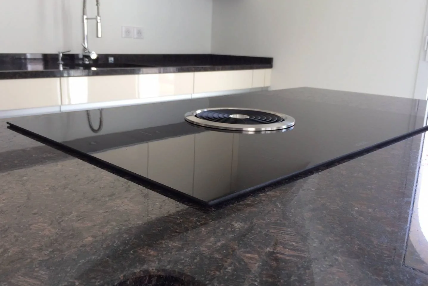 "Plaque-hotte" découpe brut